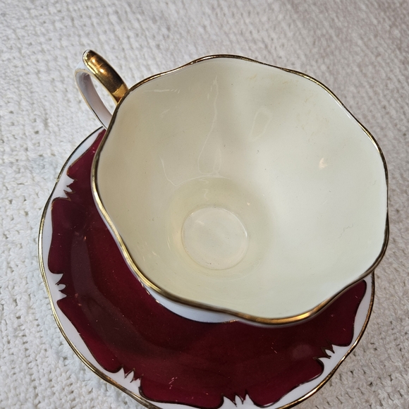 Royal Albert Crown Bone England China Teacup Saucer BURGUNDY White Gold Trim - Picture 12 of 16